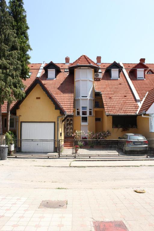 Abigél Vendégház Harkány Esterno foto