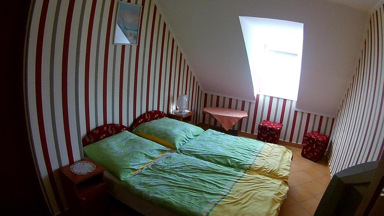 Abigél Vendégház Harkány Esterno foto