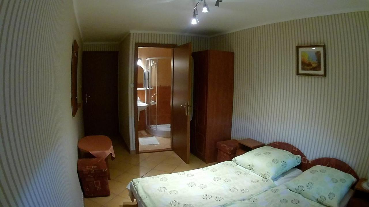 Abigél Vendégház Harkány Esterno foto